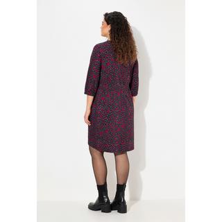 Ulla Popken  Robe en jersey imprimé léopard-étoiles, décolleté en V et manches 3/4, coupe évasée 