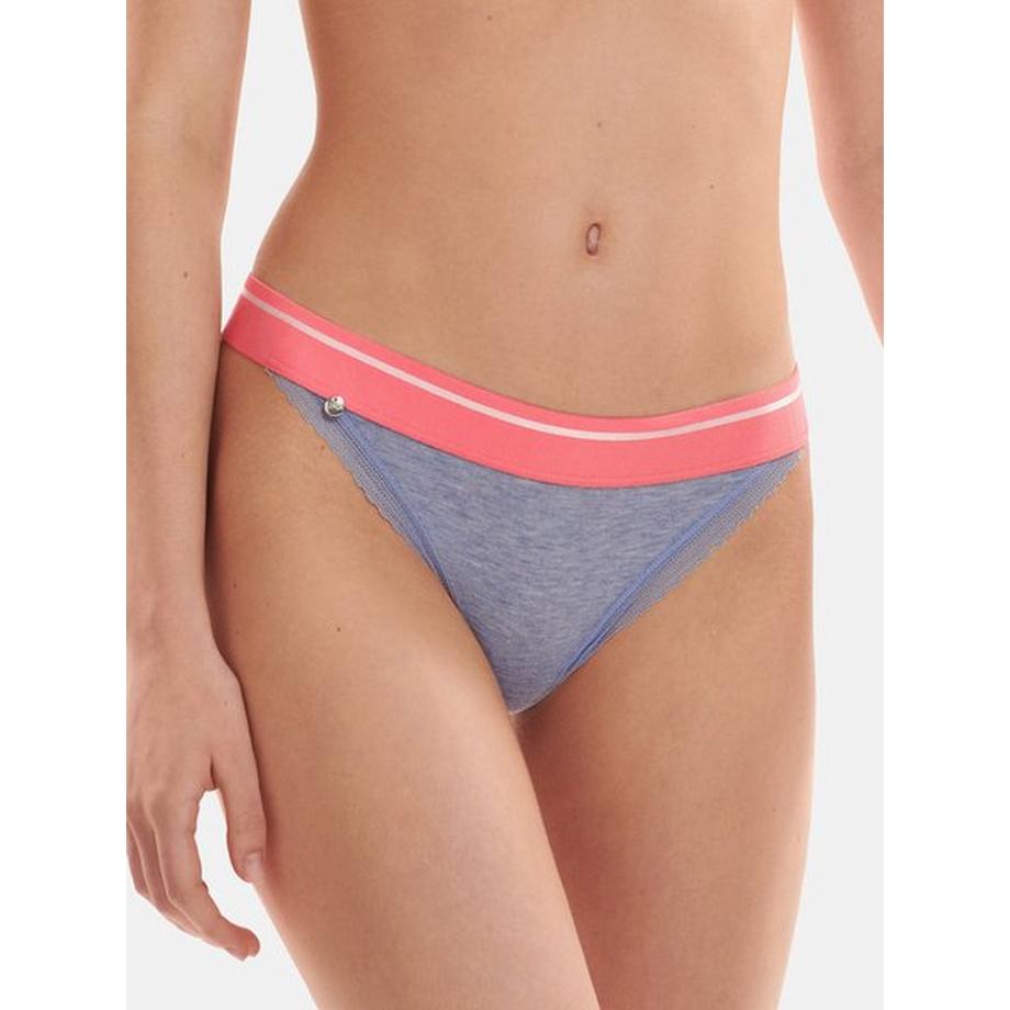 Brasilianischer Bikini Youthful