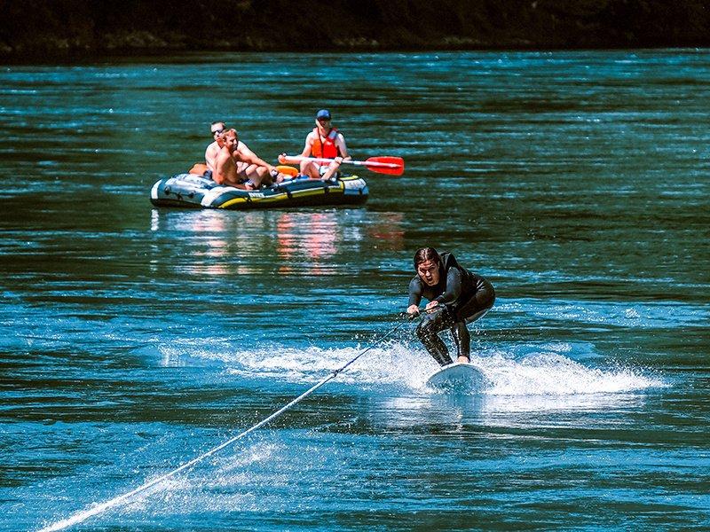 Smartbox  Adrénaline en duo : 4h d'initiation au bungee surf à Berne - Coffret Cadeau 