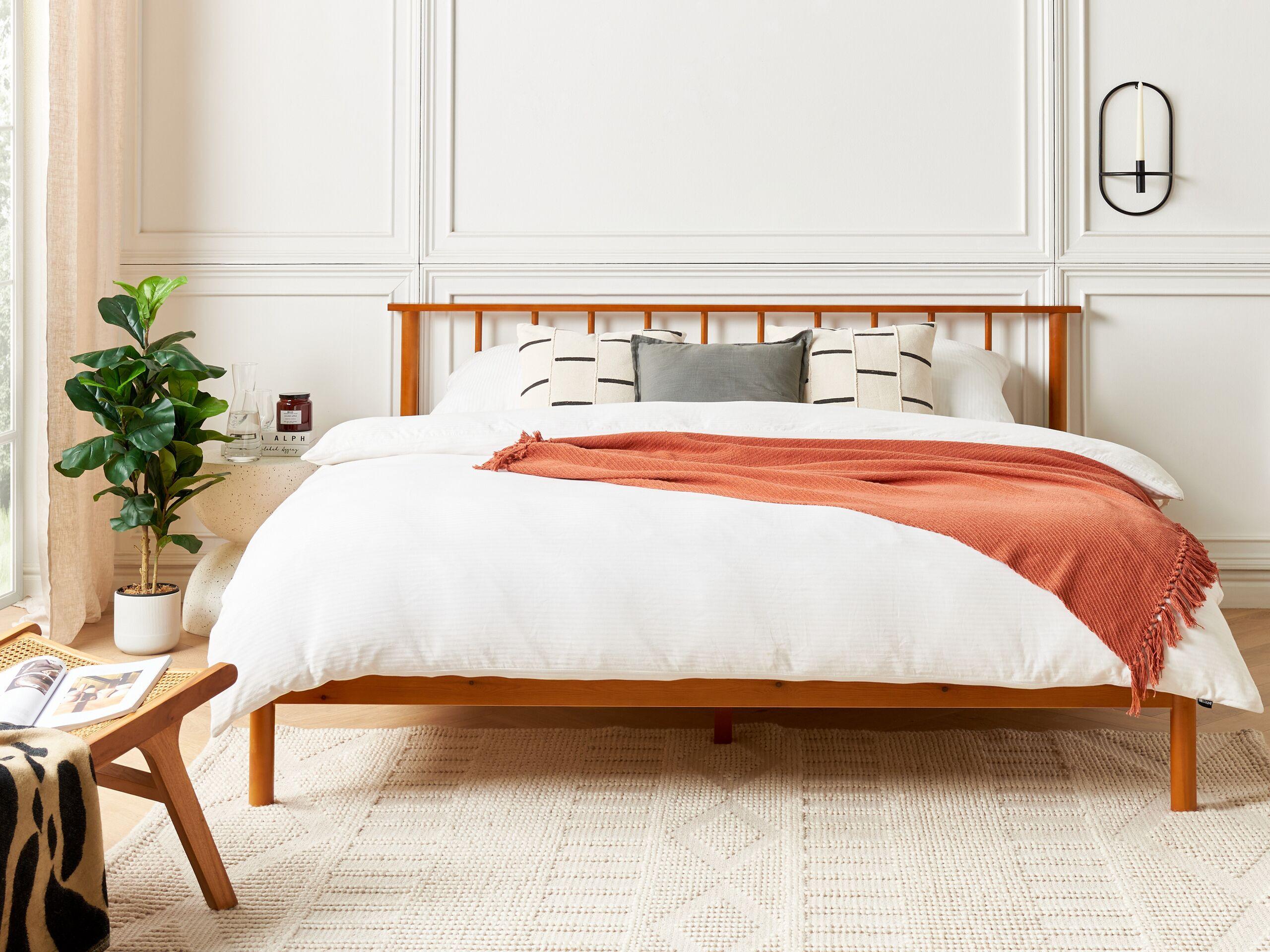 Beliani Lit avec sommier en Bois de pin Scandinave BARRET  