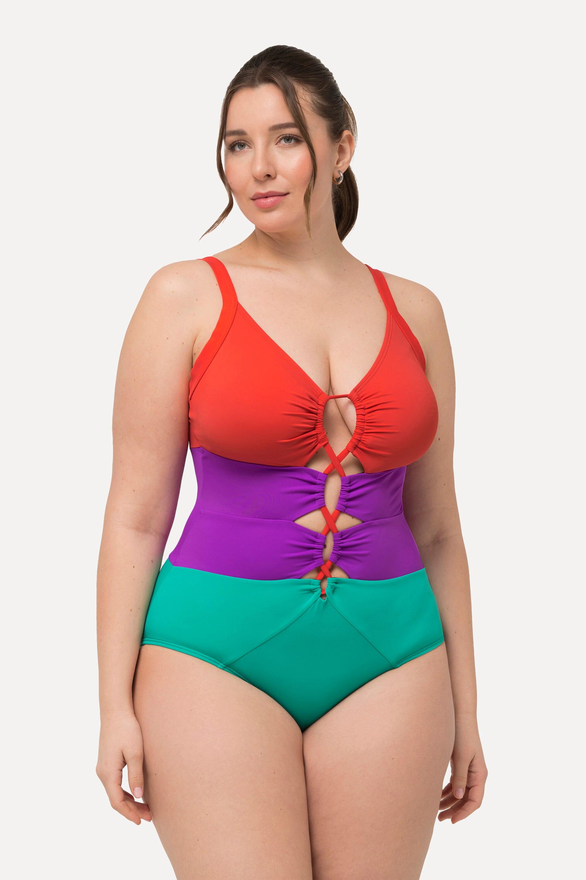 Ulla Popken  Maillot de bain esprit colour block, bonnets souples. Matière recyclée et découpes. 