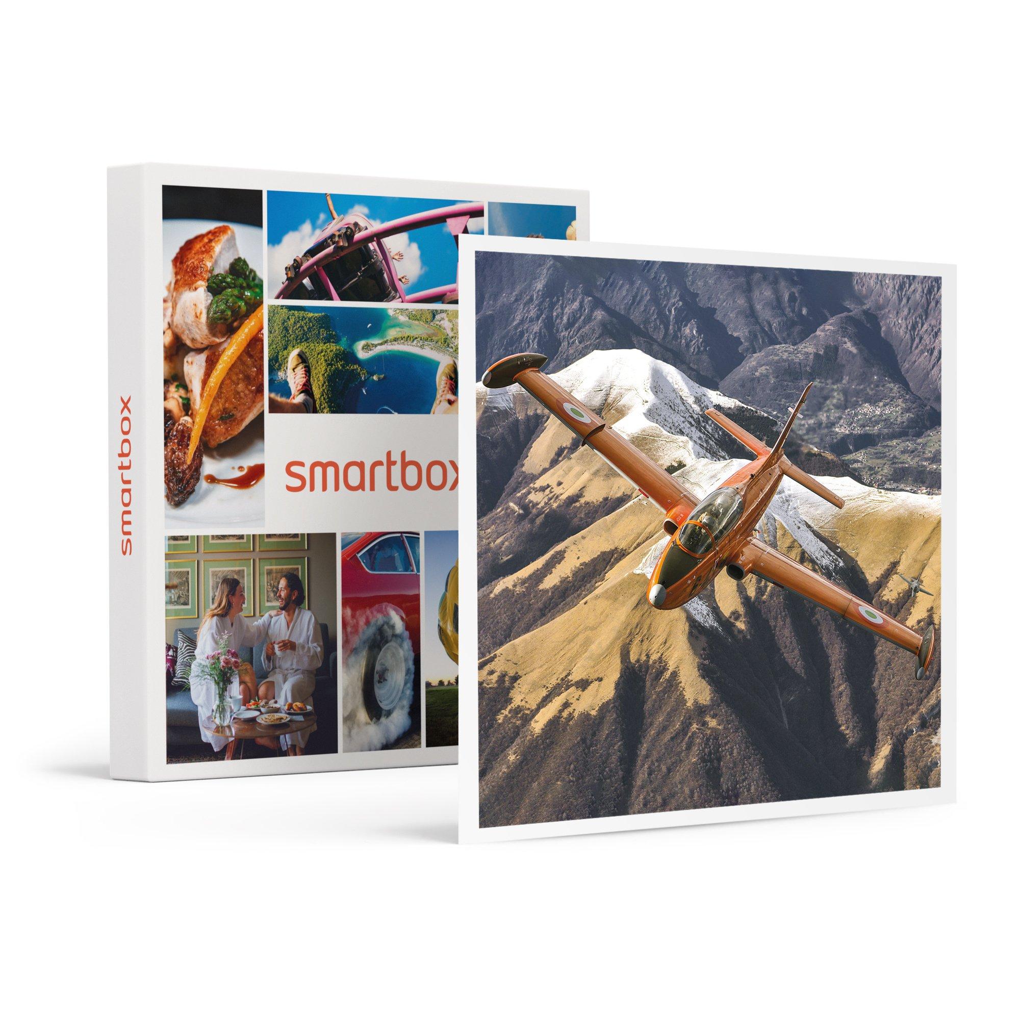 Image of Top Gun Abenteuer: 30-minütiger Flug Über Italien Im Mb-326 Düsenjet - Geschenkbox Unisex