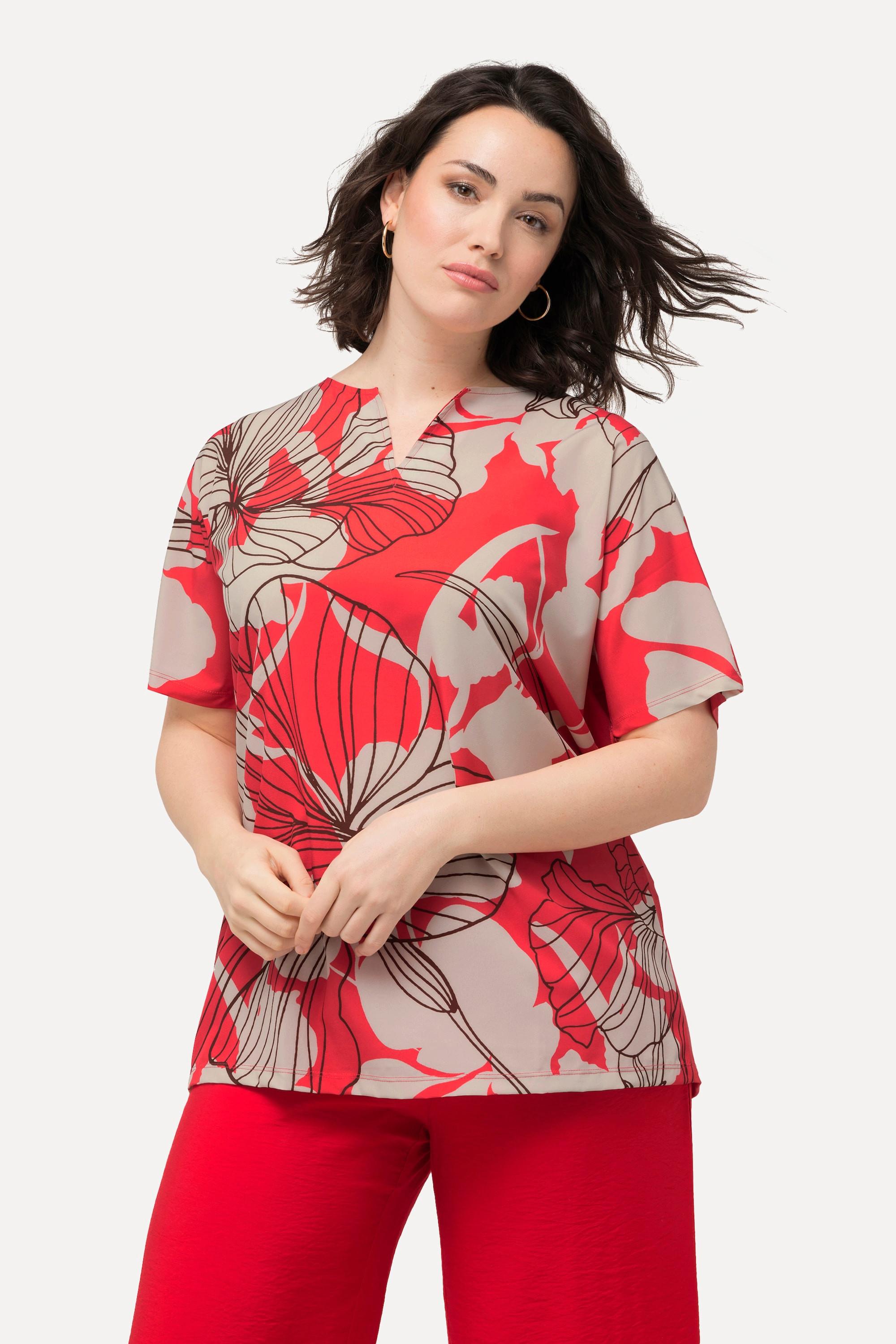 Ulla Popken  T-shirt dal taglio oversize con fiori, scollo a tunica e mezze maniche 