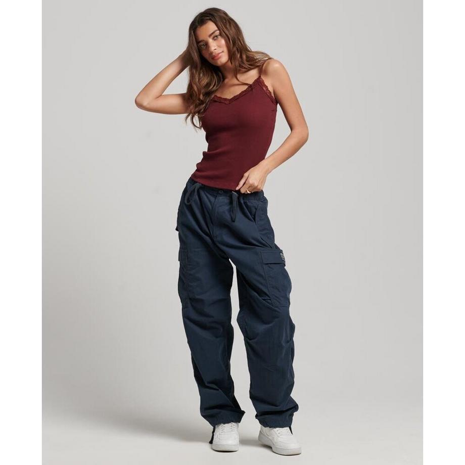 Superdry Essential Geripptes Bio-Baumwolle Camisole Top mit Spitzeneinfassung  