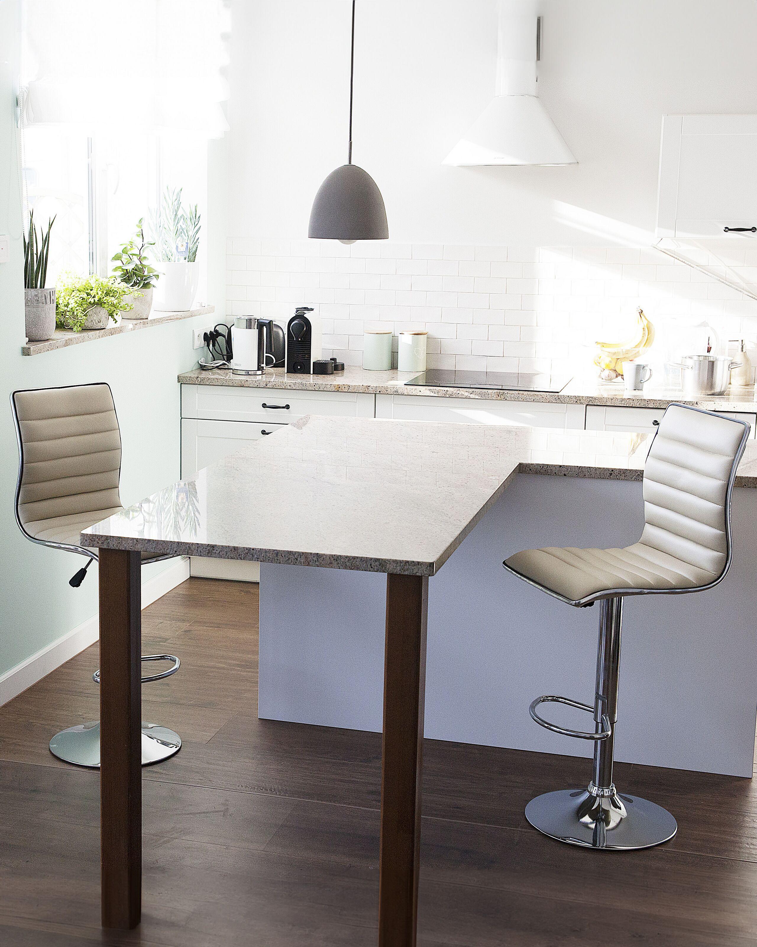 Beliani Set mit 2 Barstühlen aus Stoff Modern LUCERNE  