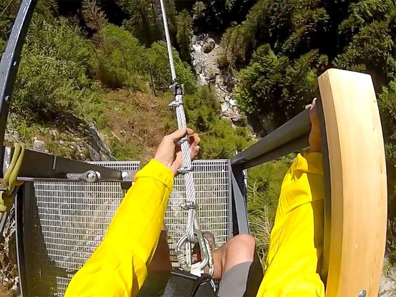 Smartbox  Salto pendolare sopra un canyon di 100m nelle Gorges du Pissot - Cofanetto regalo 