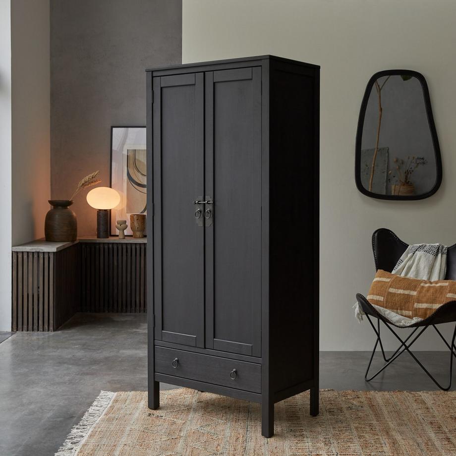 Tikamoon Armoire en pin massif Thaki Black  