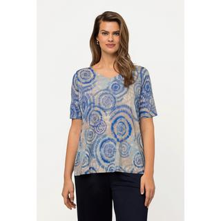 Ulla Popken  Maglia in tessuto fluente con stampa batik, scollo a V e mezze maniche 