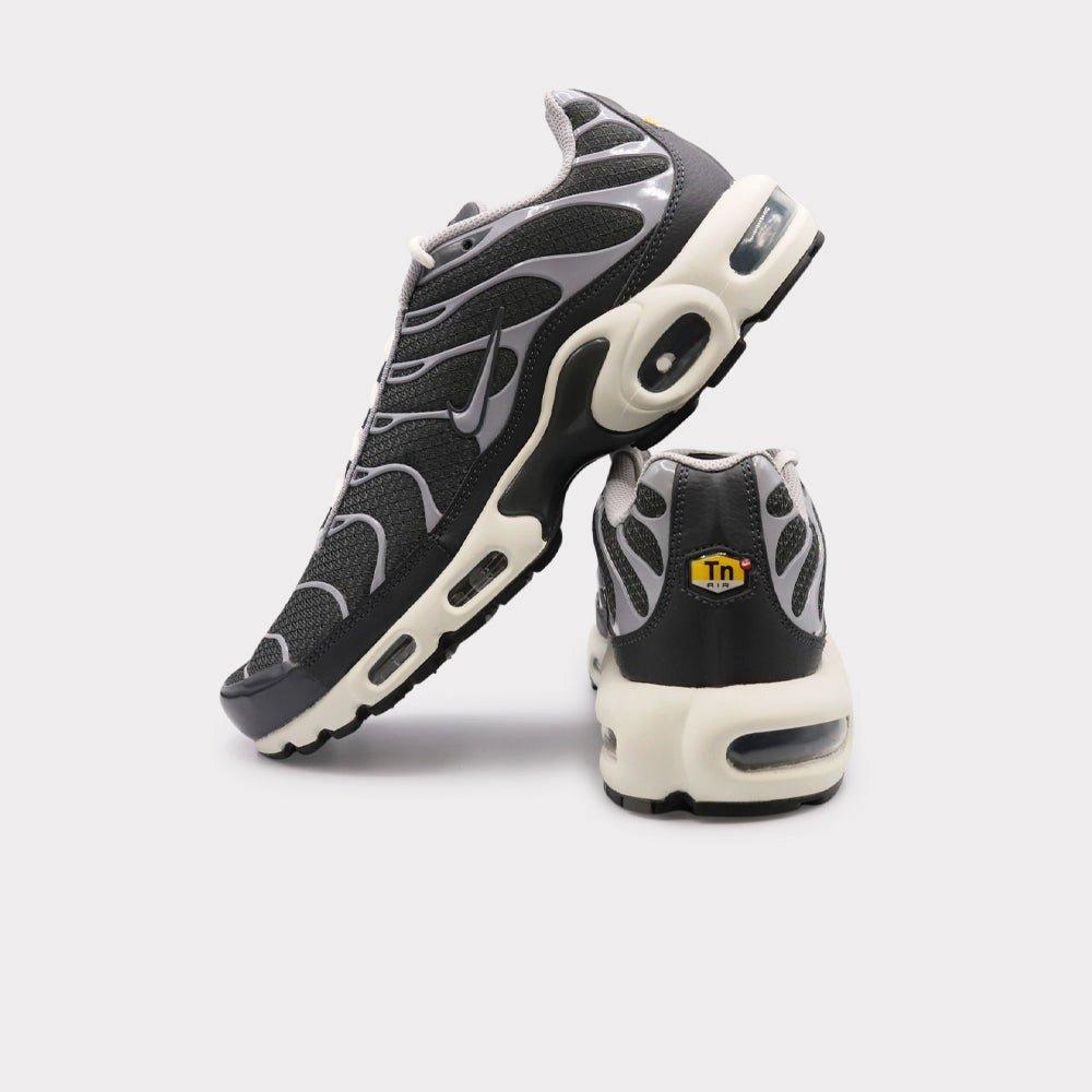 NIKE  Air Max Plus - Greyscale 