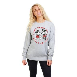 Disney  Love Never Goes Out Of Style Sweatshirt Rundhalsausschnitt 