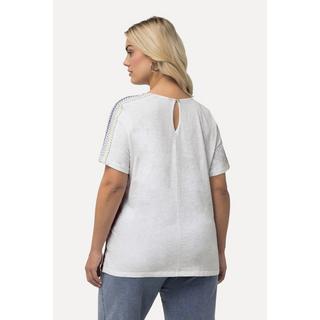 Ulla Popken  T-shirt avec broderies et épaules smockées, col rond et manches courtes 