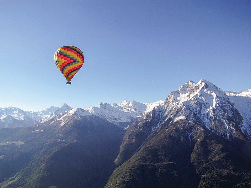 Smartbox  1 volo in mongolfiera sulle Alpi della Valle d'Aosta all'alba per 2 - Cofanetto regalo 