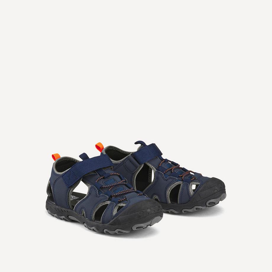 Geschlossene Sportsandalen