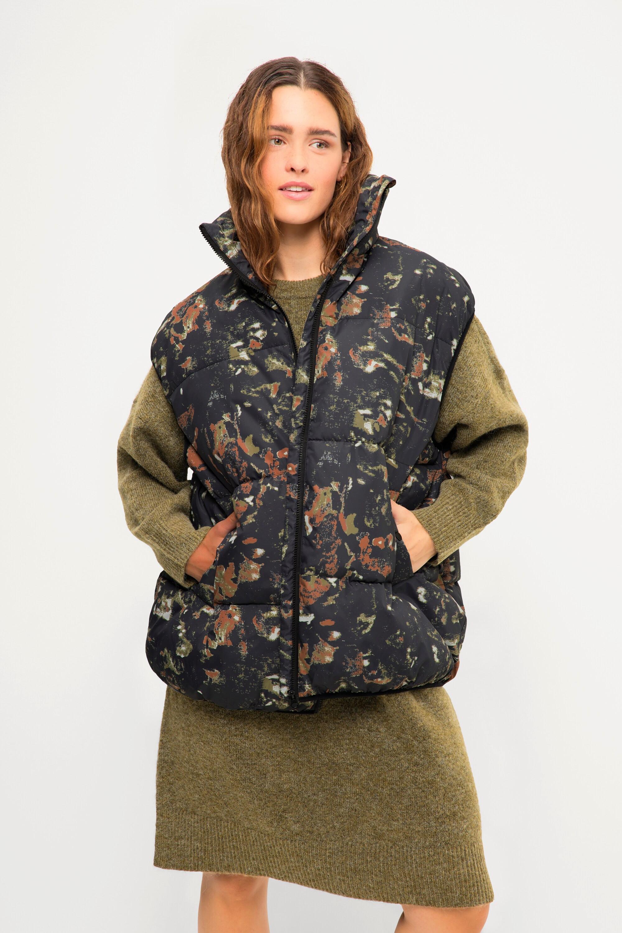 Studio Untold  Gilet matelassé oversize, avec col montant et motif imprimé 