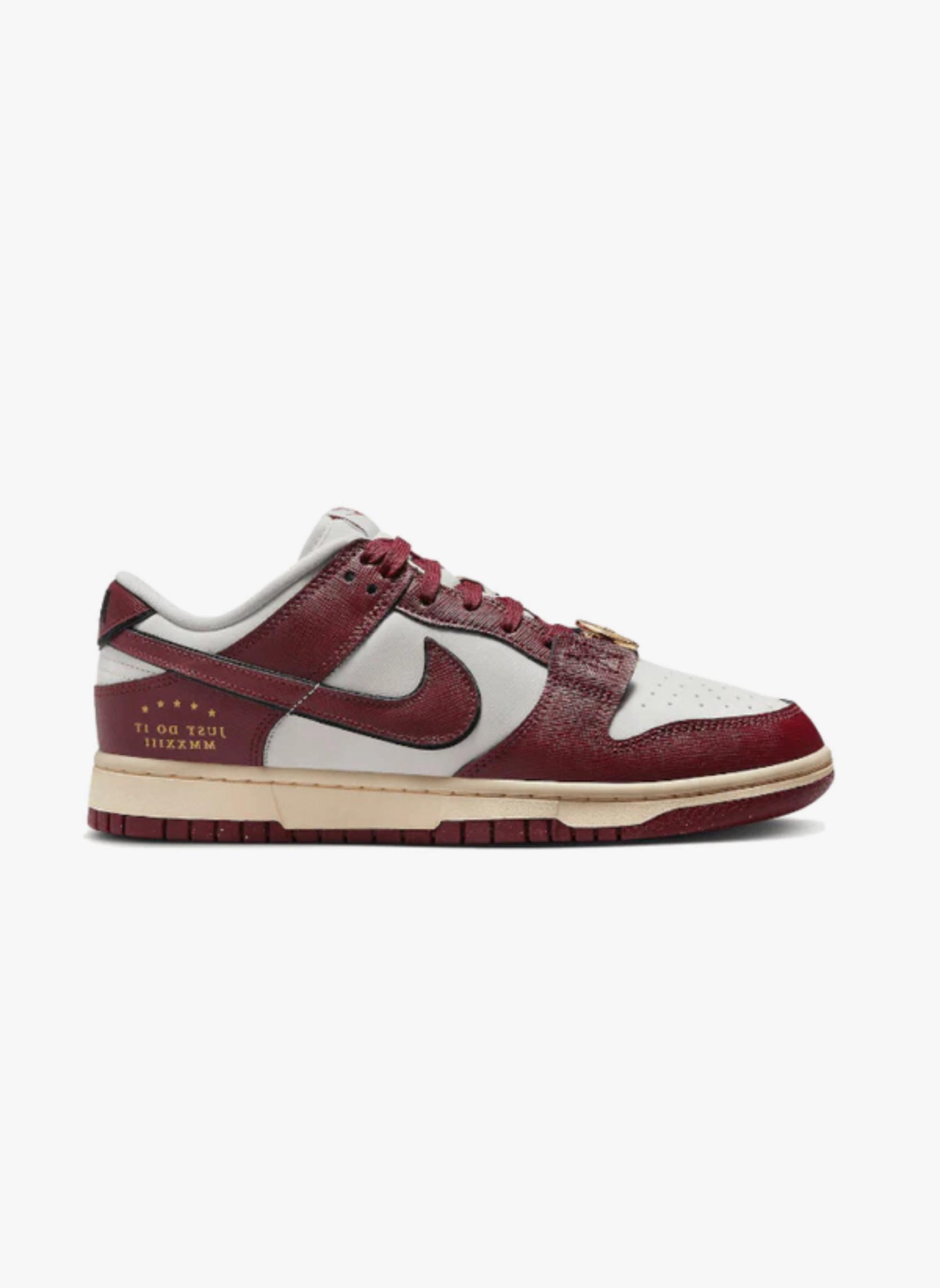 NIKE  Dunk Low SE Sail Team Red 