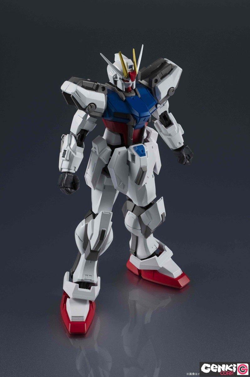 Bandai  Action Figure - Gundam Universe - Gundam - GAT-X105 Strike 