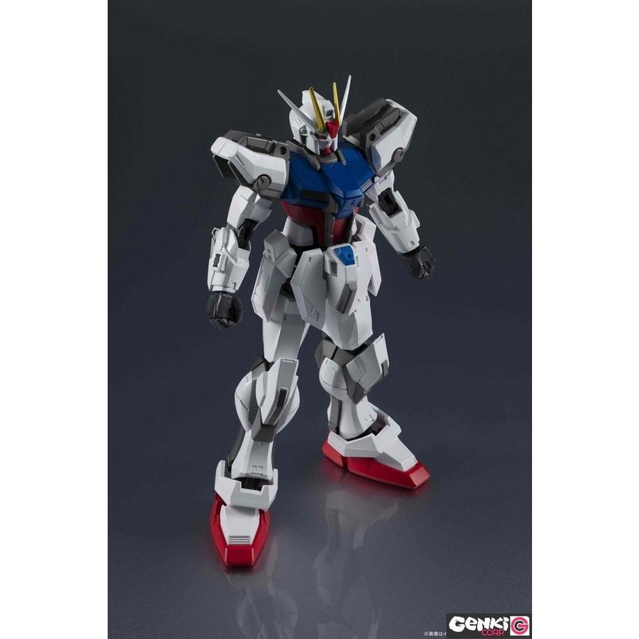 Bandai  Action Figure - Gundam Universe - Gundam - GAT-X105 Strike 