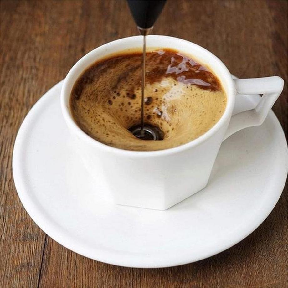 eStore  Schneebesen für Magermilch - Batteriebetrieben 