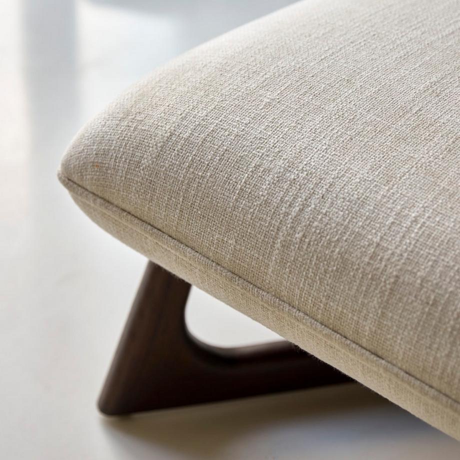 Tikamoon Fauteuil bas en mindi massif et tissu écru Brune  