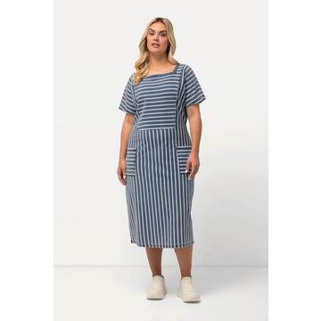 Robe midi en molleton aspect jean. Encolure carré et manches courtes.