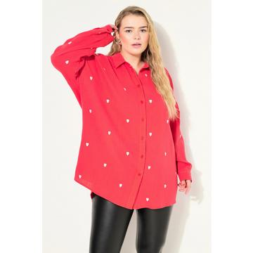 Blouse en mousseline oversized. Cœurs brodés. Col de chemise et manches longues.