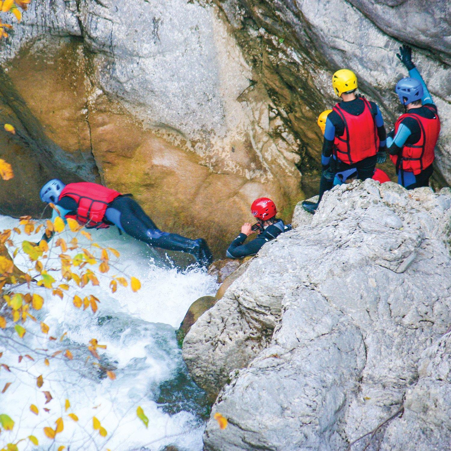 Image of Spass Und Genuss In Der Schweiz: Nervenkitzel Beim Canyoning Und Käseverkostung - Geschenkbox Unisex