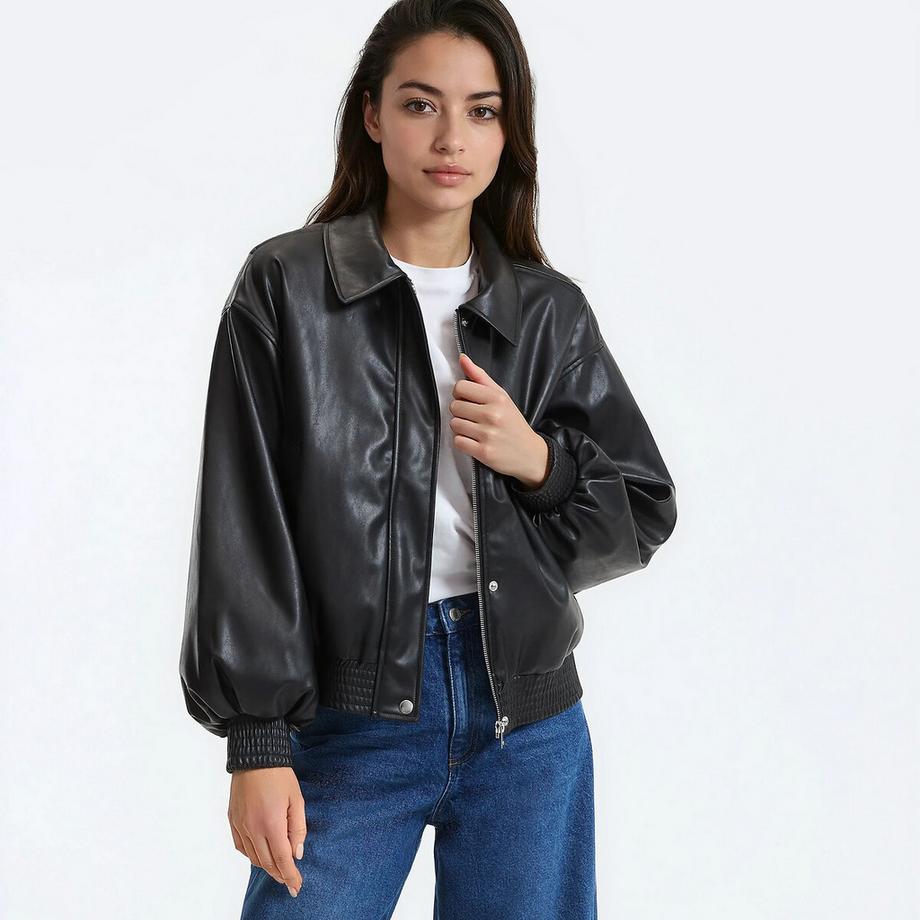 Kurze Jacke aus Kunstleder