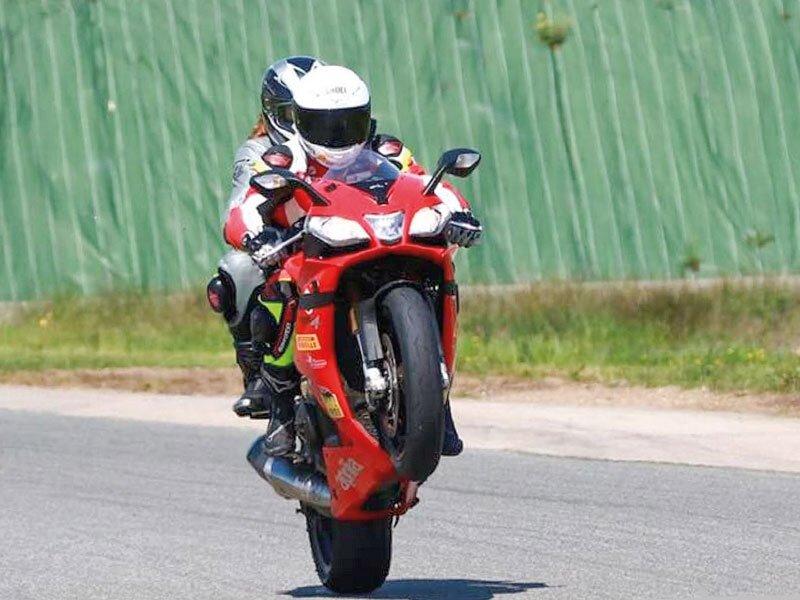 Smartbox  Einstiegsfahrt mit dem Motorrad oder Sportwagen auf der Rennstrecke von Magny-Cours - Geschenkbox 