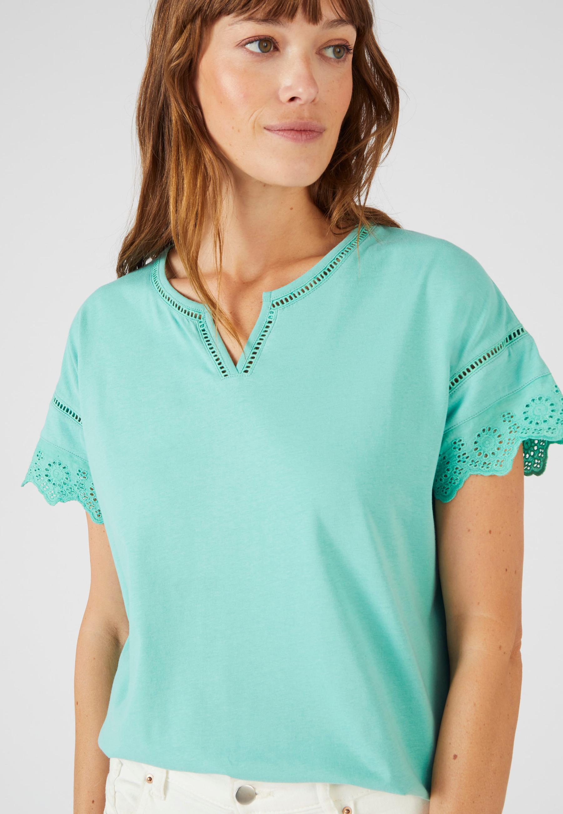 Damart  Tee-shirt broderies anglaises en pur coton biologique. 