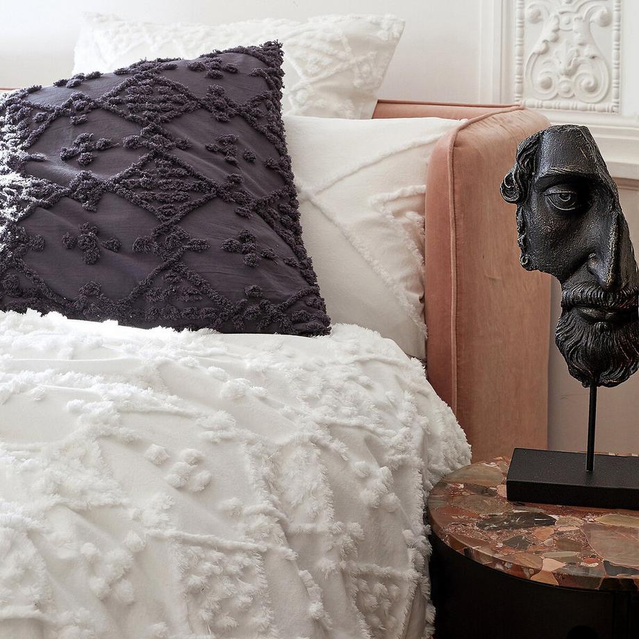 AM.PM  Skulptur mit Gesicht Waraji 