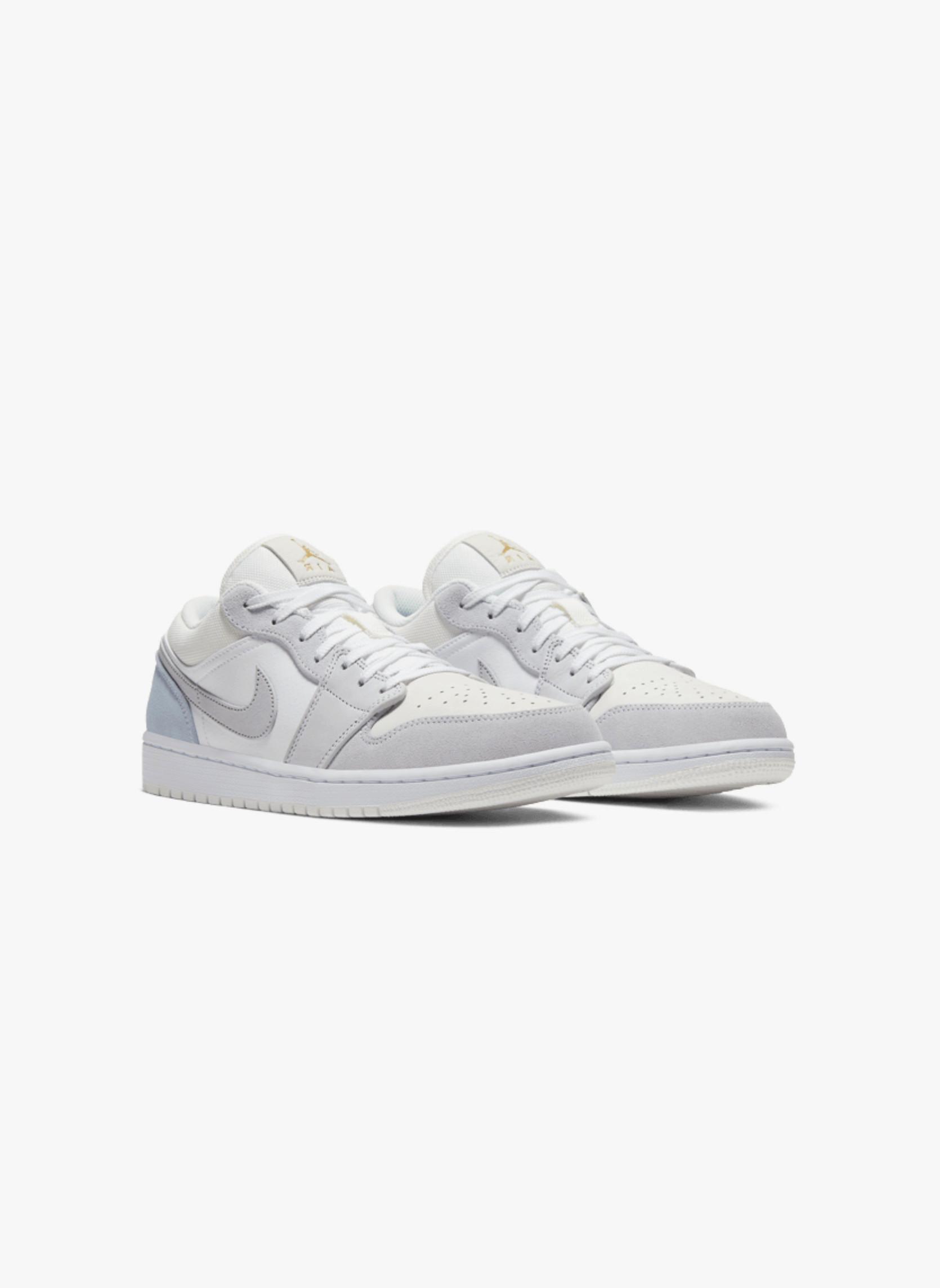 NIKE  Air Jordan 1 Low Sky  Paris 