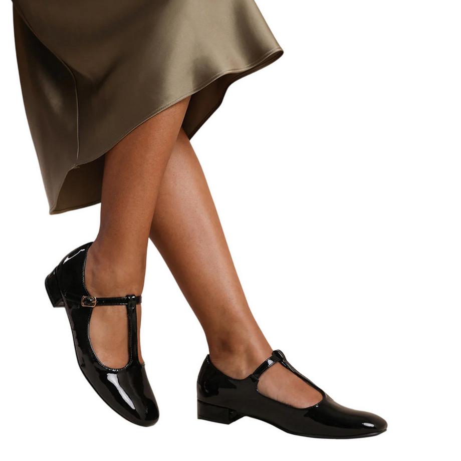 Where's That From Cairo Scarpe in Pelle Verniciata con Cinturino a T  