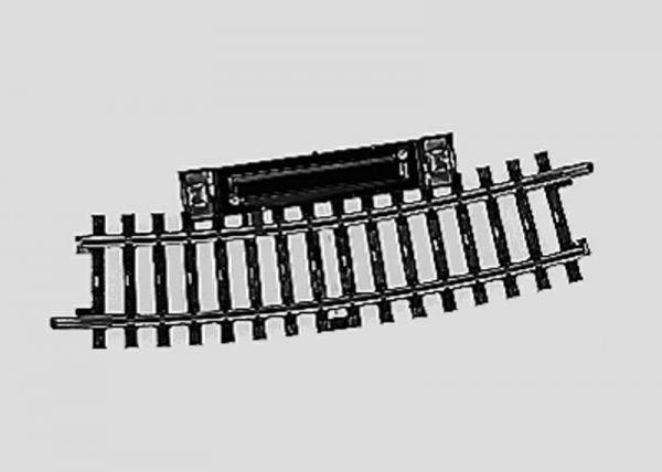 märklin          Inhalt:                 Länge 1/2 = 15°. Radius 424,6 mm. Momentkontakt über Fahrzeugschleifer.                                                          