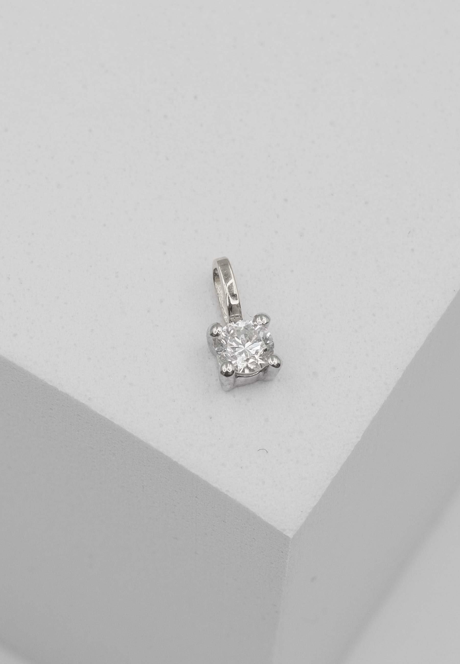 MUAU Schmuck  Solitär Anhänger 4-Griff-Fassung Weissgold 750 Diamant 0.15ct. 8x4.5mm 