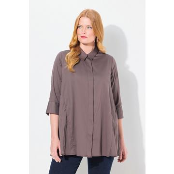Blusa dal taglio svasato con pieghe godet, colletto da camicia e maniche a 3/4