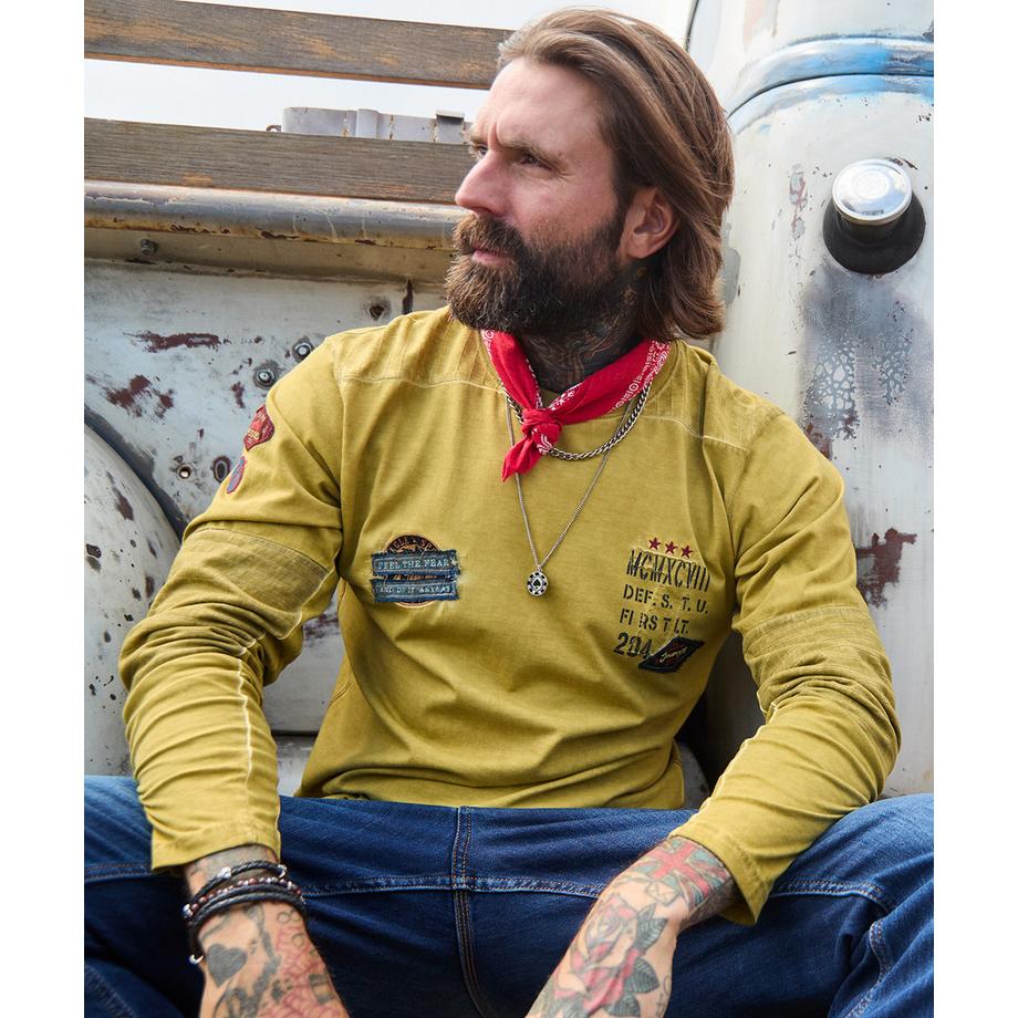 Joe Browns Rundhals Langarmshirt mit Stern-Motiv und Abzeichen  