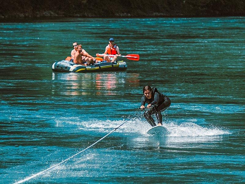 Smartbox  Avventura acquatica: 1 corso di bungee surf per 1 principiante - Cofanetto regalo 