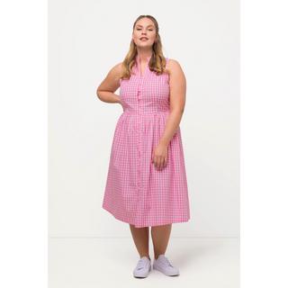 Ulla Popken  Robe sans manches, s'inspirant des tenues traditionnelles bavaroises. Décolleté en V. Imprimé à carreaux. Poches. 