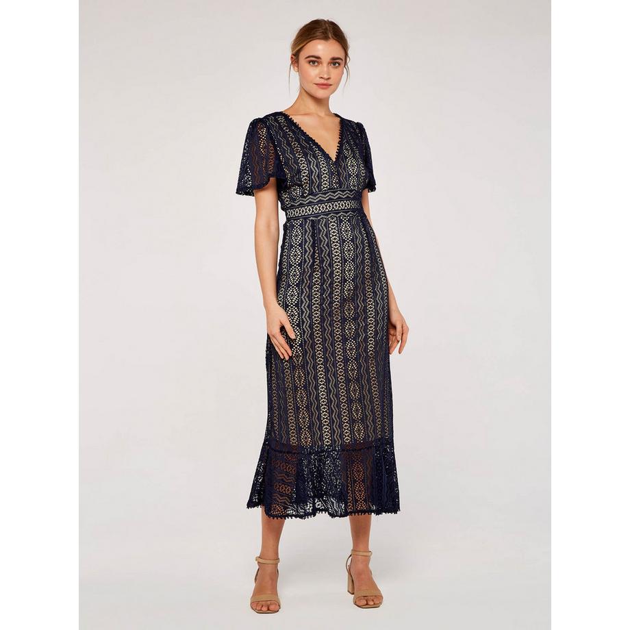 Robe mi-longue à encolure en V en dentelle