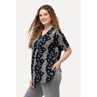 Ulla Popken  T-shirt a fiori con pieghe decorative, scollatura a V e mezze maniche 