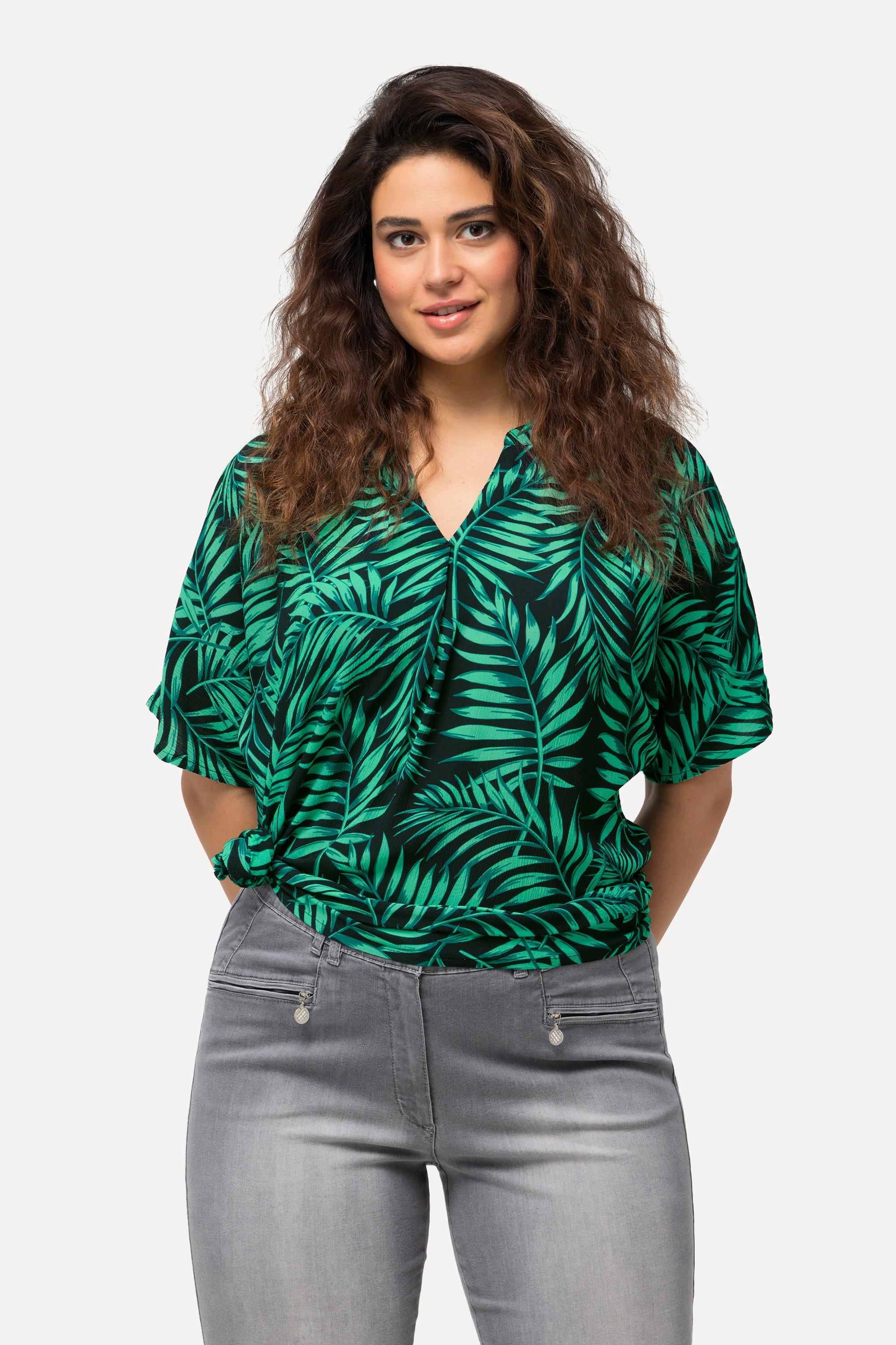 Ulla Popken  Blouse en crêpe motif palmiers à manches courtes et encolure en V. Ligne A 