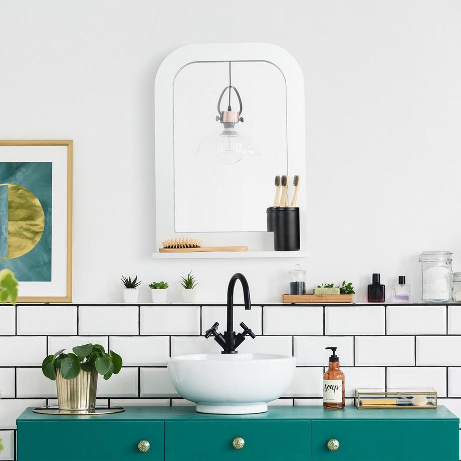 Northix Weißer Badezimmerspiegel mit Ablage  