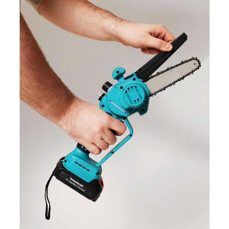 Northix  Tronçonneuse sans fil, mini scie à main, moteur brushless, 21V + coffret 