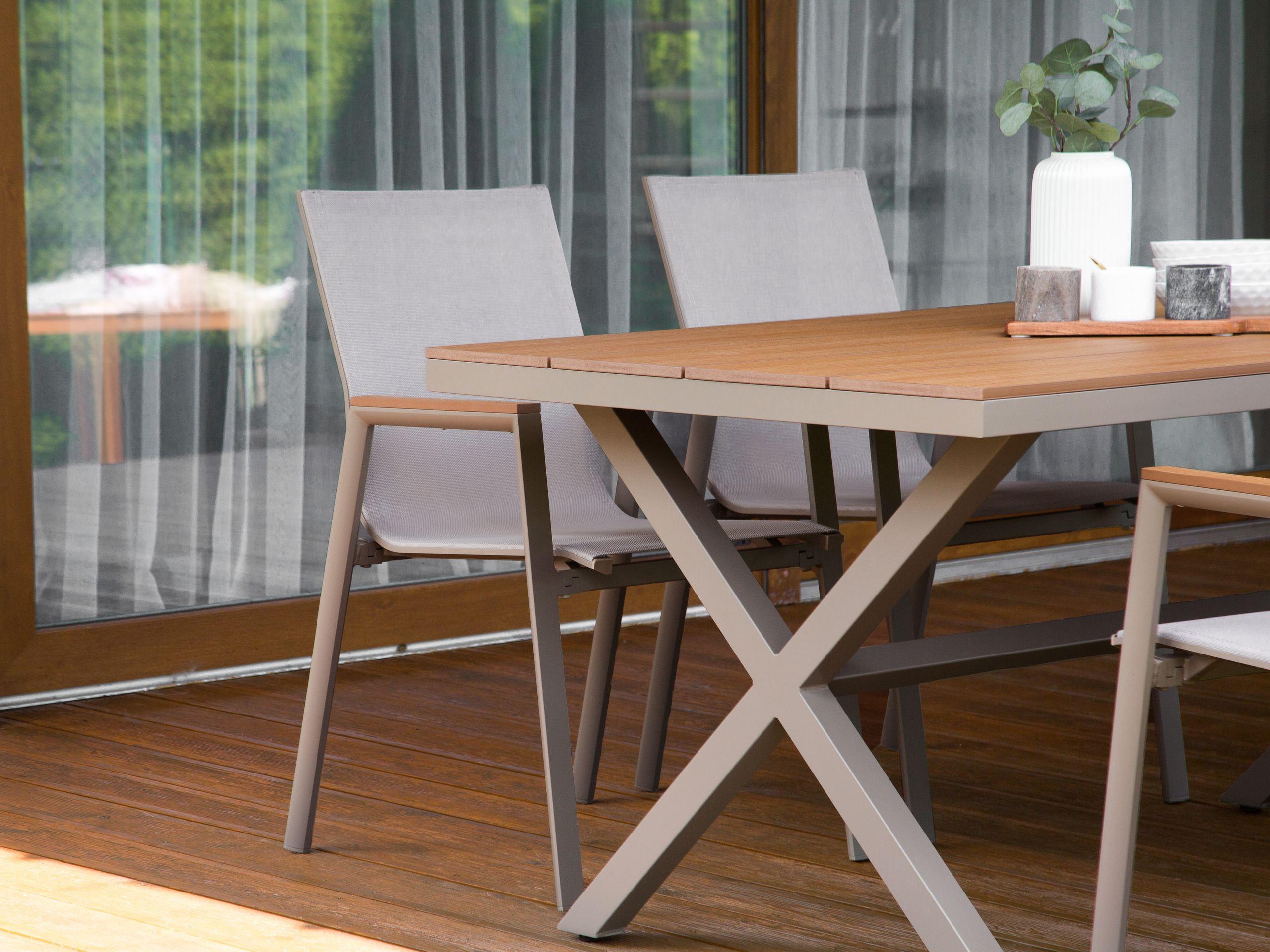 Beliani Ensemble de salle à manger de jardin pour 4 personnes en Aluminium Industriel TIANO  