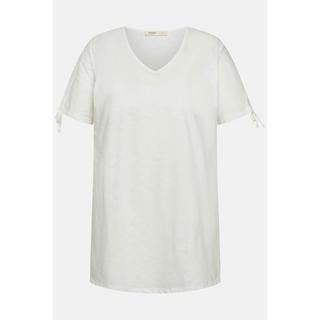 Ulla Popken  T-shirt di cotone biologico con laccetto su maniche, scollatura a V e mezze maniche 