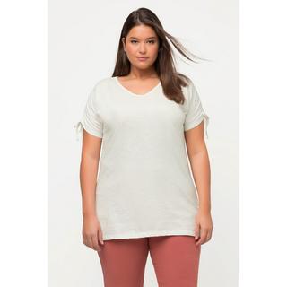 Ulla Popken  T-shirt di cotone biologico con laccetto su maniche, scollatura a V e mezze maniche 