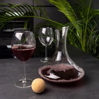 Intirilife Glas Karaffe  für Rotwein mit Reinigungsperlen  
