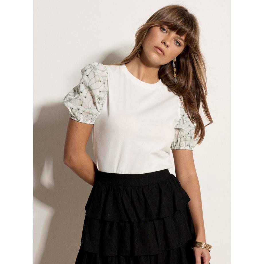 T-shirt en jersey à broderie florale