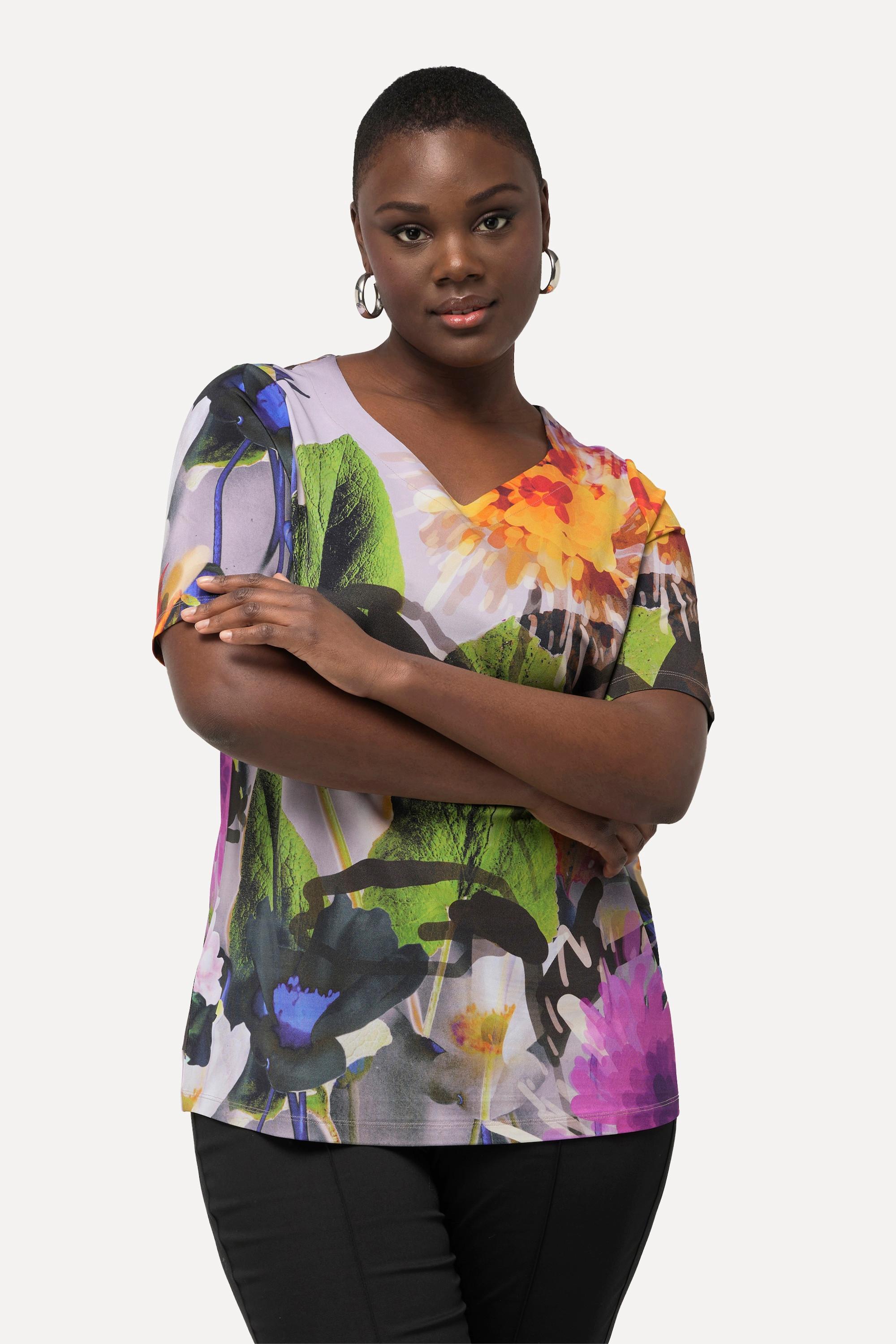 Ulla Popken  T-shirt floral en tissu fluide slinky à col en forme de cœur et manches courtes 