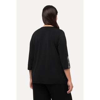 Ulla Popken  Blusa dal taglio svasato con pieghe, perline, scollo a V e maniche a 3/4 